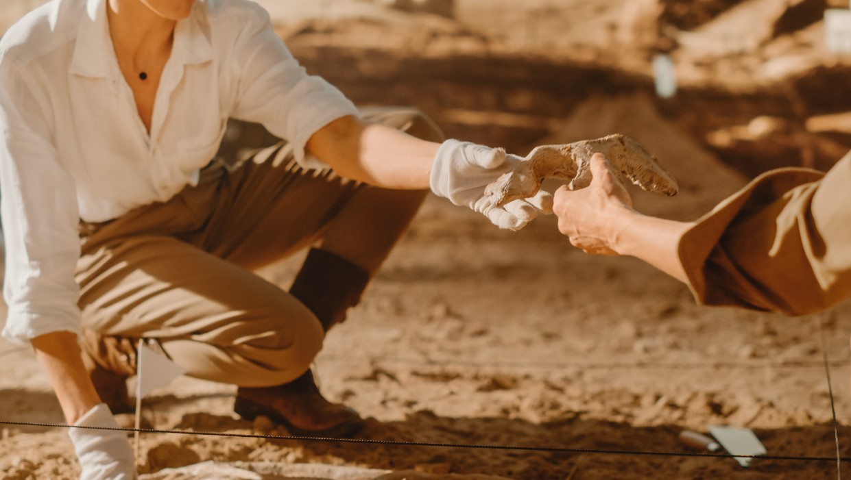 Scientists discover New fossils revealing Neanderthal connection