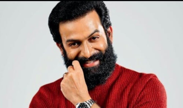 Prithviraj showered with love and praises on B'day
