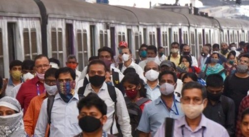 Unvaccinated Can Now Travel in Mumbai Local Trains