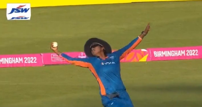 Beth Mooney Stunned by Deepti Sharma's Miraculous Catch: Watch CWG Final Video