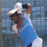 India crumbles to 109 in 3rd Test, Umesh Yadav's pinch-hitting helps